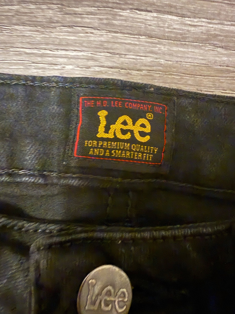 Lee Black Wndn’s Jeans with Red and Yellow Logo Detail